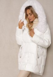 Biała Pudełkowa Kurtka Pikowana Ozdobiona Odpinanym Futerkiem i Suwakiem Hedizelle. Białe kurtki Renee, na zimę, l, bez wzorów, z futra, eleganckie, bez kaptura. Za 289.99 zł.