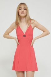 Tommy Jeans sukienka kolor różowy mini rozkloszowana. Czerwone sukienki Tommy Jeans, l, bez wzorów, z dzianiny, bez kołnierzyka, bez ramiączek, mini, rozkloszowane. Za 359.99 zł.