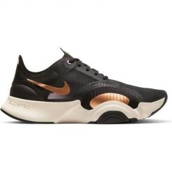 Buty treningowe damskie Nike Superrep GO. Czarne buty treningowe Nike, bez wzorów, z materiału, bez zapięcia, na fitness i siłownię. Za 357.00 zł.