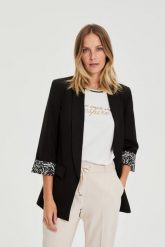 Marynarka z ozdobnymi mankietami czarna. Czarne marynarki i żakiety MOODO, l, bez wzorów, z elastanu, bez ramiączek. Za 179.99 zł.