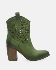 ZIELONE KOWBOJKI NA OBCASIE CARACAS01 CA CED. Zielone botki Venezia, bez wzorów, ze skóry, bez obcasa, na obcasie, bez zapięcia. Za 759.00 zł.