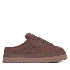Śniegowce adidas. Brązowe śniegowce adidas, bez wzorów, bez zapięcia. Za 569.99 zł.