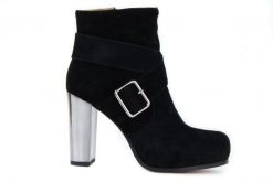 Botki Sca'viola 3W542 Suede Black, Czarny, Skóra naturalna - 40. Czarne botki Sca'viola, bez wzorów, z materiału, klasyczne, bez obcasa, na obcasie, bez zapięcia. W wyprzedaży za 149.00 zł.