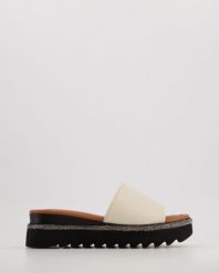 KLAPKI NA PLATFORMIE 0137104D BEIGE. Brązowe klapki Venezia, bez wzorów, ze skóry, bez obcasa, na platformie, bez zapięcia. Za 279.00 zł.
