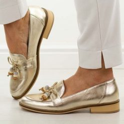 Złote skórzane Polskie mokasyny damskie Deoni D042. Żółte mokasyny Deoni, bez wzorów, z jeansu. Za 449.00 zł.