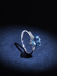 DIAMANTA Złoty pierścionek "Nimué" z diamentami i topazem rozmiar: 56. Szare pierścionki DIAMANTA, z diamentem, złote. Za 1,266.45 zł.