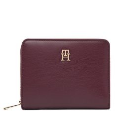 Portfel Tommy Hilfiger. Czerwone portfele Tommy Hilfiger, bez wzorów. Za 249.99 zł.