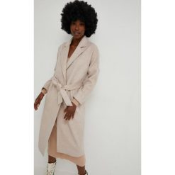 Answear Lab płaszcz wełniany kolor beżowy przejściowy. Brązowe płaszcze Answear Lab, l, bez wzorów, z wełny, klasyczne, bez kaptura. Za 479.99 zł.