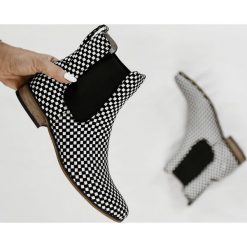 Nieocieplane sztyblety w szachownicę - skóra naturalna - model 480 - kolor czarna szachownica (36). Czarne botki Zapato, bez wzorów, z gumy, biznesowe, bez obcasa, na obcasie, bez zapięcia. W wyprzedaży za 359.10 zł.
