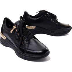 RIEKER N4330-00 black, półbuty damskie. Czarne półbuty wsuwane Rieker, bez wzorów, bez obcasa, na koturnie. Za 329.90 zł.