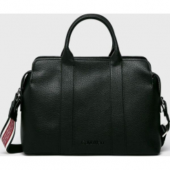 Calvin Klein - Torebka. Czerwone torebki klasyczne Calvin Klein, bez wzorów, z materiału, casualowe, do ręki, duże, bez dodatków. W wyprzedaży za 479.90 zł.