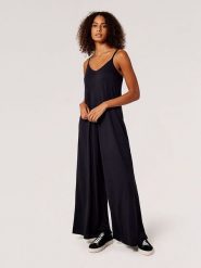 Apricot Kombinezon w kolorze czarnym rozmiar: XS. Czarne kombinezony Apricot, xs, bez wzorów, bez kołnierzyka, bez ramiączek. Za 108.99 zł.