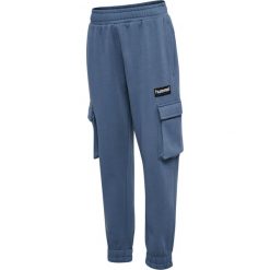 Spodnie dresowe z kieszeniami Hummel Allton Cargo Pants. Niebieskie spodnie dresowe Hummel, bez wzorów, z dresówki. Za 84.00 zł.