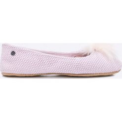 UGG - Kapcie. Baleriny marki UGG. W wyprzedaży za 279.90 zł.