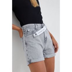 Calvin Klein Jeans szorty jeansowe J20J218503.PPYY damskie kolor szary gładkie high waist. Szare szorty Calvin Klein Jeans, bez wzorów, z bawełny. W wyprzedaży za 279.99 zł.