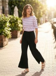 Sweter z wiskozą w paski - fioletowy. Fioletowe swetry Sinsay, l, bez wzorów, z wiskozy, bez ramiączek. Za 35.99 zł.