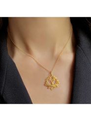 Les Petites Précieuses Pozłacany naszyjnik z zawieszką - dł. 40 cm rozmiar: onesize. Żółte naszyjniki Les Petites Précieuses, z materiału, pozłacane. Za 69.91 zł.