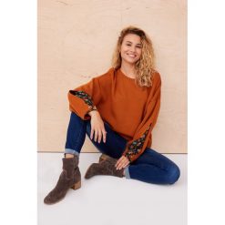 Sweter Damski Czarter BS Rudy / Dva 86. Brązowe swetry blue shadow, bez wzorów, z bawełny, bez ramiączek. Za 239.90 zł.