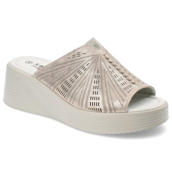 Złote Klapki S.Barski Eleganckie Wsuwane Obuwie Damskie. Żółte klapki S.BARSKI, z aplikacjami, eleganckie, bez obcasa, na koturnie, bez zapięcia. Za 149.00 zł.