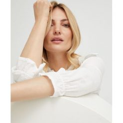Answear Lab koszula damska kolor biały regular. Białe koszule Answear Lab, l, bez wzorów, z tkaniny, bez kołnierzyka, bez ramiączek. Za 149.99 zł.