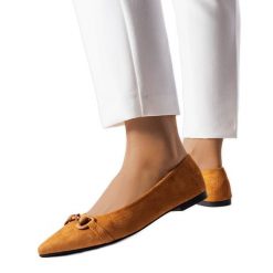Brązowe balerinki ze szpiczastym noskiem Aimé. Brązowe baleriny z aplikacjami, ze skóry ekologicznej, eleganckie, ze szpiczastym noskiem, bez obcasa, na płaskiej podeszwie, bez zapięcia. Za 78.15 zł.