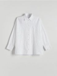 Oversizowa koszula z ażurowym haftem - biały. Białe koszule Reserved, l, w ażurowe wzory, z bawełny, bez kołnierzyka, bez ramiączek. W wyprzedaży za 59.99 zł.