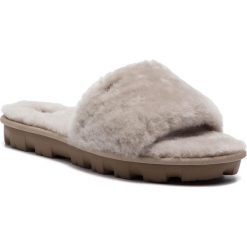 Kapcie UGG - W Cozette 1100892 W/Oys. Kapcie marki Cropp. Za 389.00 zł.