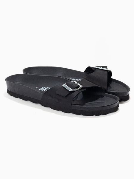 BACKSUN Skórzane klapki "Zephyr" w kolorze czarnym rozmiar: 41. Czarne klapki Backsun, bez wzorów, klasyczne, z otwartym noskiem, bez obcasa, bez zapięcia. Za 184.95 zł.