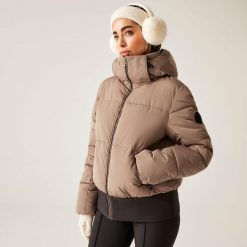 Kurtka narciarska damska z membraną Glitz Dare 2b. Brązowe kurtki narciarskie Dare 2b, na zimę, bez wzorów, z polaru, bez kaptura, narciarskie. Za 899.99 zł.