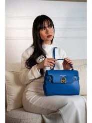 Christian Laurier Skórzana torebka "Swang" w kolorze niebieskim - 28 x 20 x 11 cm rozmiar: onesize. Niebieskie torebki klasyczne Christian Laurier, bez wzorów, z materiału, przez ramię, bez dodatków. Za 367.22 zł.