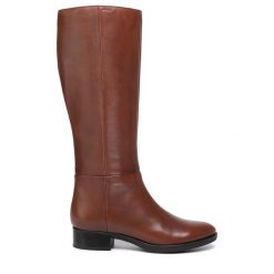 Oficerki Geox. Brązowe kozaki Geox, bez wzorów, bez obcasa, na płaskiej podeszwie, bez zapięcia. Za 849.99 zł.