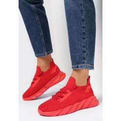 Czerwone Buty Sportowe Odocus. Czerwone buty treningowe Born2be, bez wzorów, bez zapięcia, na fitness i siłownię. W wyprzedaży za 71.99 zł.