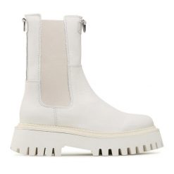 Sztyblety Bronx. Białe botki Bronx, bez wzorów, bez obcasa, na płaskiej podeszwie, bez zapięcia. Za 379.99 zł.