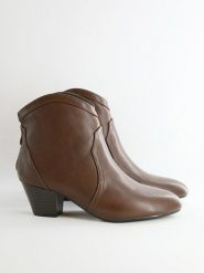 Bellucci Botki w kolorze brązowym rozmiar: 39. Brązowe botki Bellucci, bez wzorów, eleganckie, bez obcasa, bez zapięcia. Za 139.20 zł.