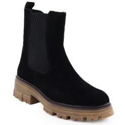 Skórzane botki damskie sztyblety czarne Sergio Leone TR25733-S. Czarne botki Sergio Leone, bez wzorów, z nubiku, bez obcasa, bez zapięcia. Za 115.99 zł.