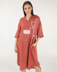 Lniana sukienka z kapturem. Sukienki Unisono, l, bez wzorów, prążkowane, bez kołnierzyka, bez ramiączek, mini. Za 269.00 zł.