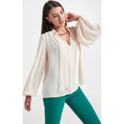 Koszula ELISABETTA FRANCHI. Żółte bluzki Elisabetta Franchi, bez wzorów, bez kołnierzyka, bez ramiączek. Za 1,559.00 zł.