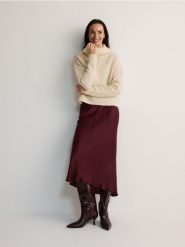 Sweter z kołnierzem - kremowy. Białe swetry Reserved, l, bez wzorów, z dzianiny, bez ramiączek. W wyprzedaży za 39.99 zł.