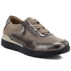 Półbuty damskie na platformie khaki Sabatina DM26-A2. Brązowe półbuty wsuwane Sabatina, bez wzorów, z nubiku, eleganckie, bez obcasa, na platformie. Za 149.99 zł.