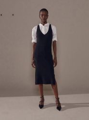 Rodier Sukienka w kolorze czarnym rozmiar: S. Czarne sukienki Rodier, na co dzień, s, bez wzorów, klasyczne, bez kołnierzyka, bez ramiączek, midi, proste. Za 260.99 zł.