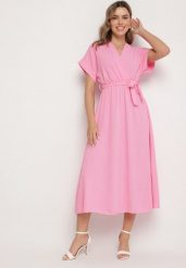 Różowa Sukienka o Rozkloszowanym Kroju z Wiązanym Paskiem Sepelina. Czerwone sukienki Born2be, na co dzień, s, bez wzorów, eleganckie, bez kołnierzyka, bez ramiączek, maxi, kopertowe. Za 89.99 zł.