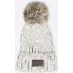 Under Armour - Czapka. Białe czapki zimowe Under Armour, bez wzorów, z dzianiny. Za 159.90 zł.