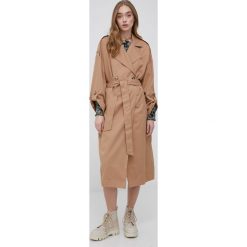 Only trencz damski kolor beżowy przejściowy. Brązowe płaszcze ONLY, l, bez wzorów, klasyczne, bez kaptura. W wyprzedaży za 189.99 zł.