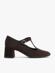 Ciemnobrązowe welurowe czółenka t-bar. Brązowe czółenka Ryłko, bez wzorów, z gumy, biznesowe, bez obcasa, na słupku, bez zapięcia. Za 429.99 zł.