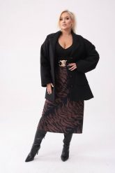 Elegancki czarny płaszcz Buclette z szerokim paskiem COSY PLUS SIZE XXL OVERSIZE. Czarne płaszcze Moda Size Plus Iwanek, plus size, bez wzorów, z dzianiny, biznesowe, bez kaptura. W wyprzedaży za 299.90 zł.