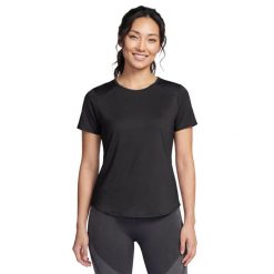 T-shirt sportowy z krótkim rękawem damski Stride Performance Tee. Czarne t-shirty sportowe Skechers, m, bez wzorów, z materiału, bez ramiączek, trekkingowe. Za 179.99 zł.