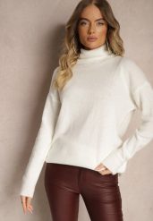 Jasnobeżowy Golf Bez Zdobień Minimalistyczny Torlena. Brązowe swetry Renee, m, z aplikacjami, z jeansu, biznesowe, bez ramiączek. W wyprzedaży za 87.99 zł.