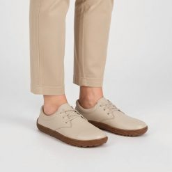 Półbuty damskie Barefoot Armodo, cholewka ze skóry naturalnej cienka elastyczna podeszwa szeroki nosek lekka forma do codziennego chodzenia, beżowe,. Brązowe półbuty wsuwane Armodo, bez wzorów, ze skóry, bez obcasa. Za 359.00 zł.