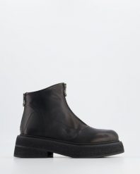 SKÓRZANE BOTKI DAMSKIE 2120 VIT NERO. Botki Venezia, bez wzorów, ze skóry, bez obcasa, bez zapięcia. Za 339.00 zł.