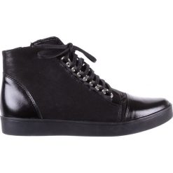 Trampki Bayla-154 W-820 Czarny. Czarne trampki Bayla, bez wzorów, z nubiku, bez zapięcia. W wyprzedaży za 249.00 zł.